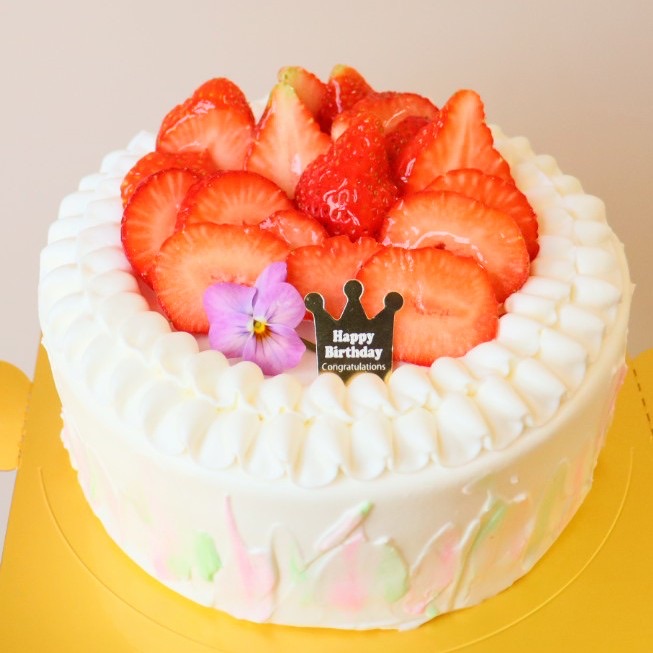 側面「芽吹き」・上面「波々」の絞りのショートケーキ